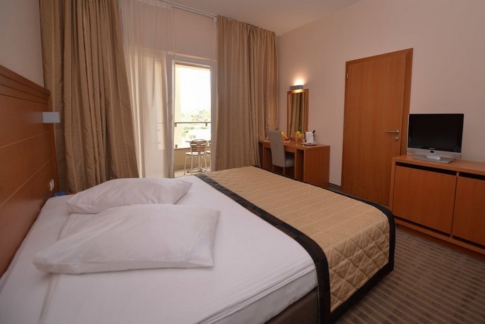 La Luna Island Hotel