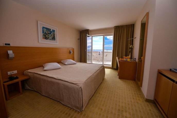 La Luna Island Hotel