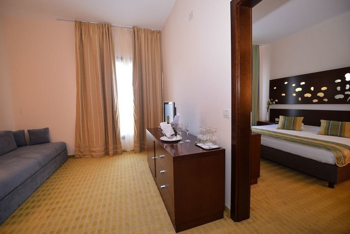 La Luna Island Hotel