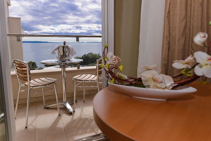 La Luna Island Hotel