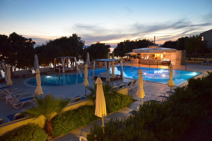 La Luna Island Hotel