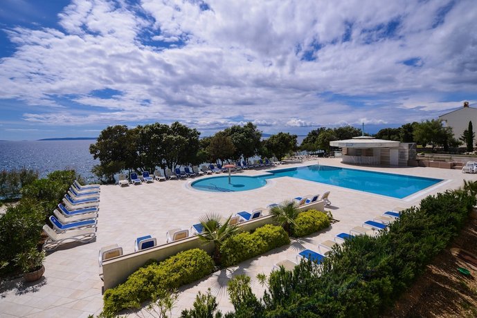 La Luna Island Hotel