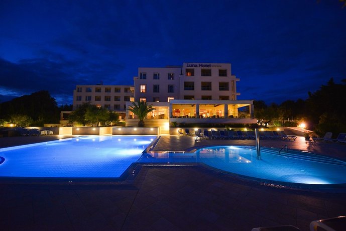 La Luna Island Hotel