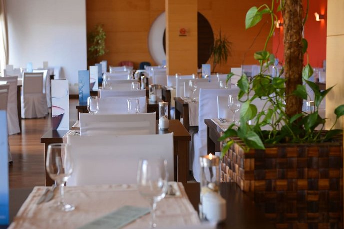La Luna Island Hotel
