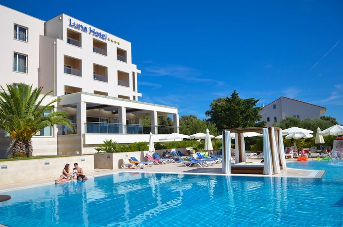 La Luna Island Hotel