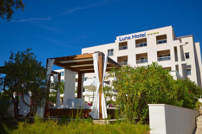 La Luna Island Hotel