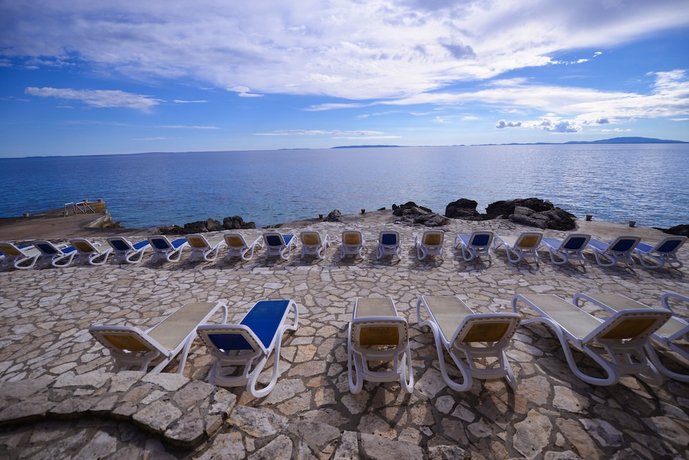 La Luna Island Hotel