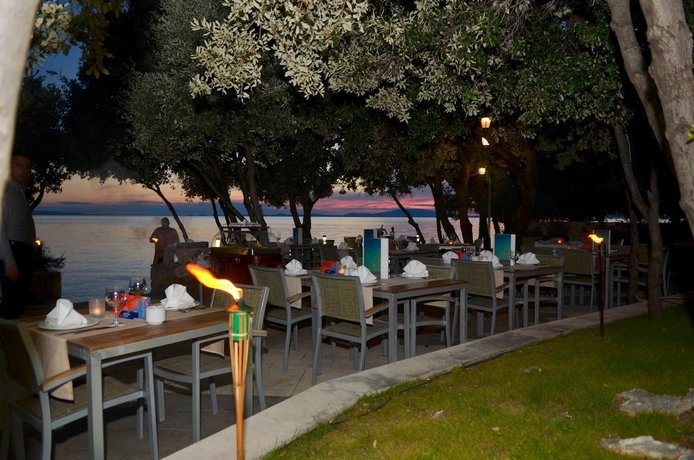 La Luna Island Hotel