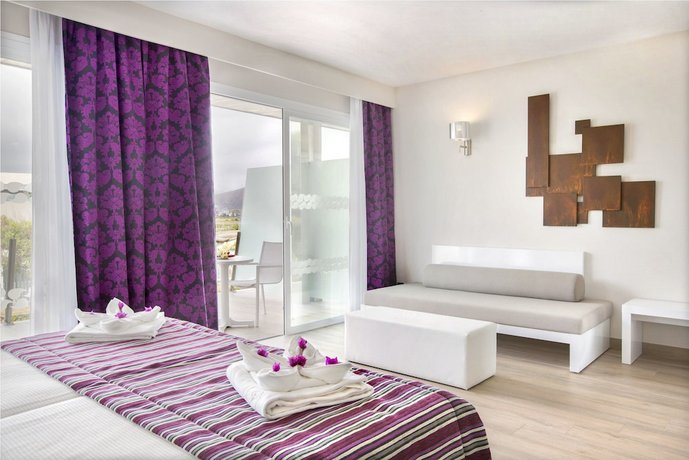 Aparthotel Playa de Muro Suites