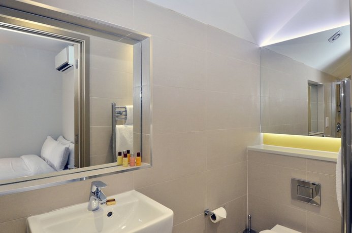SO Arch Aparthotel