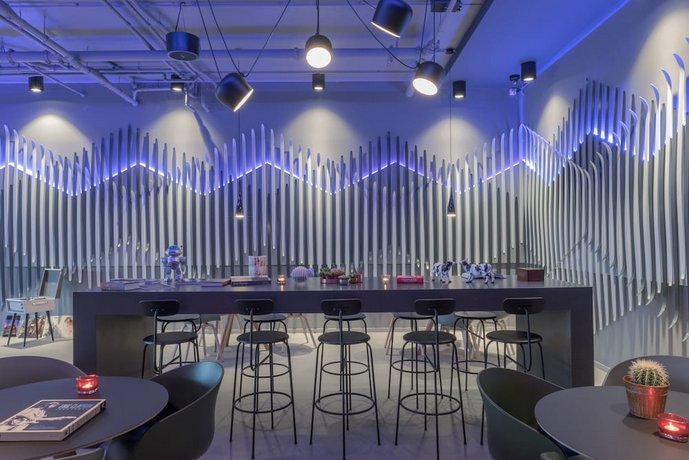 Moxy Oslo X