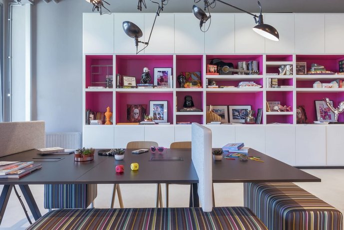 Moxy Oslo X