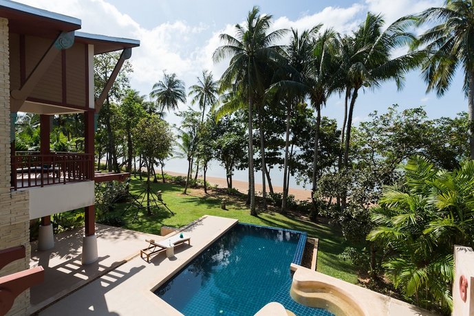 Amatapura Beachfront Villa 15