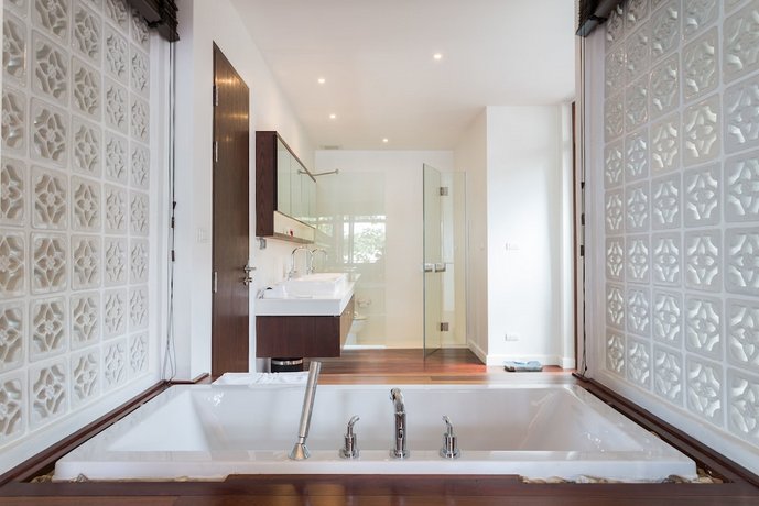 Amatapura Beachfront Villa 15
