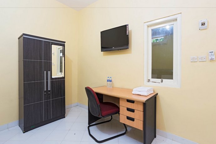 RedDoorz near Halim Perdanakusuma