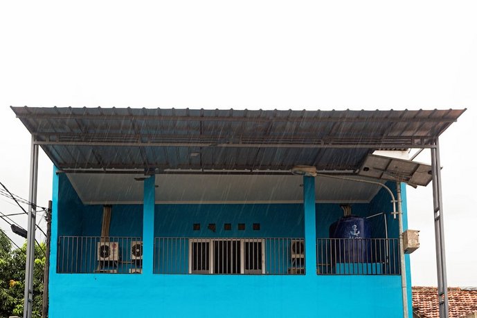 RedDoorz near Halim Perdanakusuma