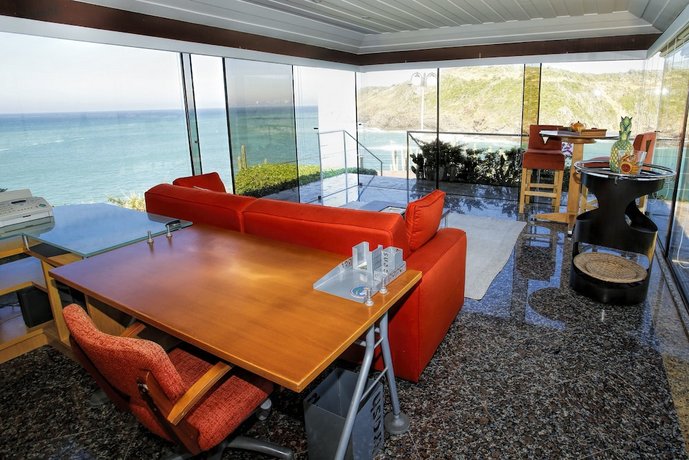 Cliffside Luxury Inn