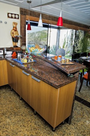 Cliffside Luxury Inn