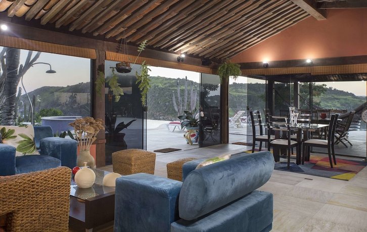 Cliffside Luxury Inn