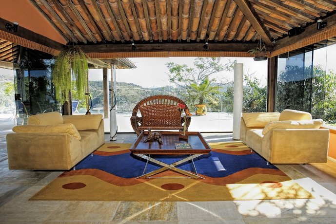 Cliffside Luxury Inn