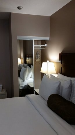 Ramada by Wyndham Vancouver Downtown