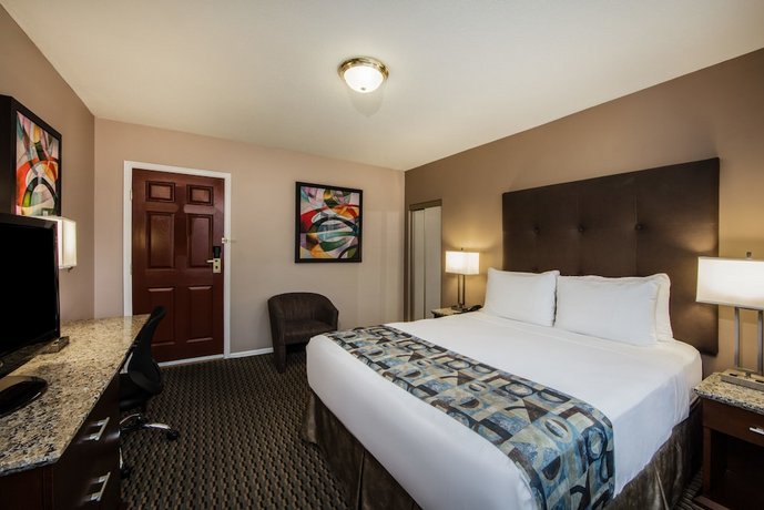 Ramada by Wyndham Vancouver Downtown