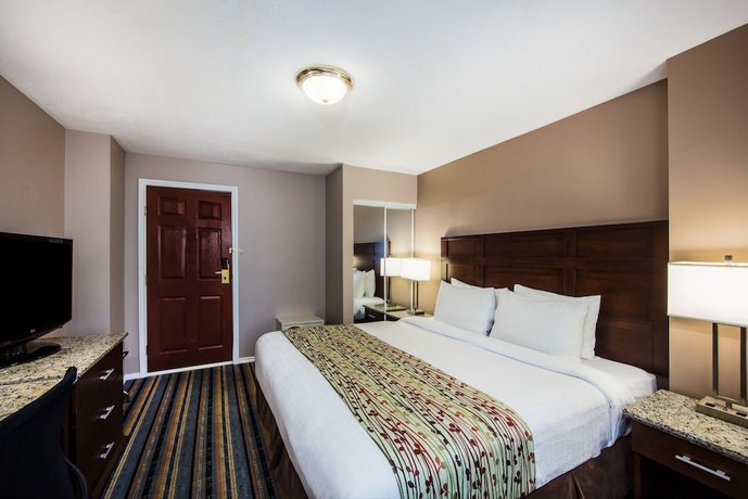 Ramada by Wyndham Vancouver Downtown