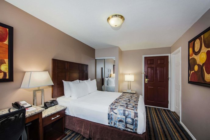 Ramada by Wyndham Vancouver Downtown