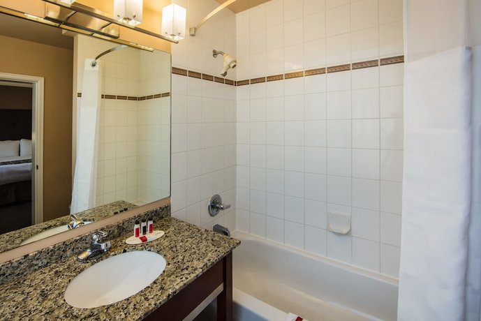 Ramada by Wyndham Vancouver Downtown