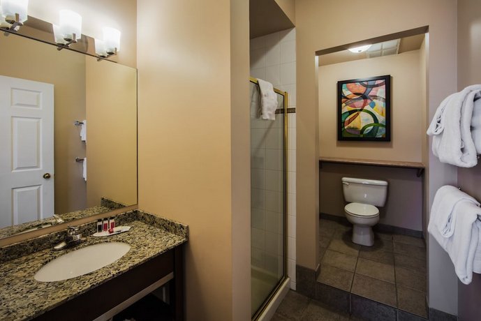 Ramada by Wyndham Vancouver Downtown