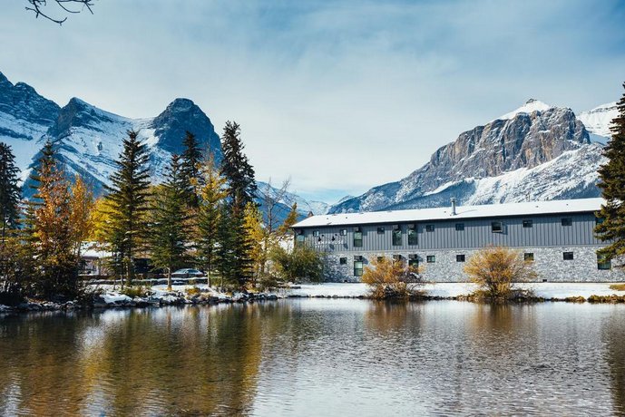 Lamphouse Hotel Canmore Canada thumbnail