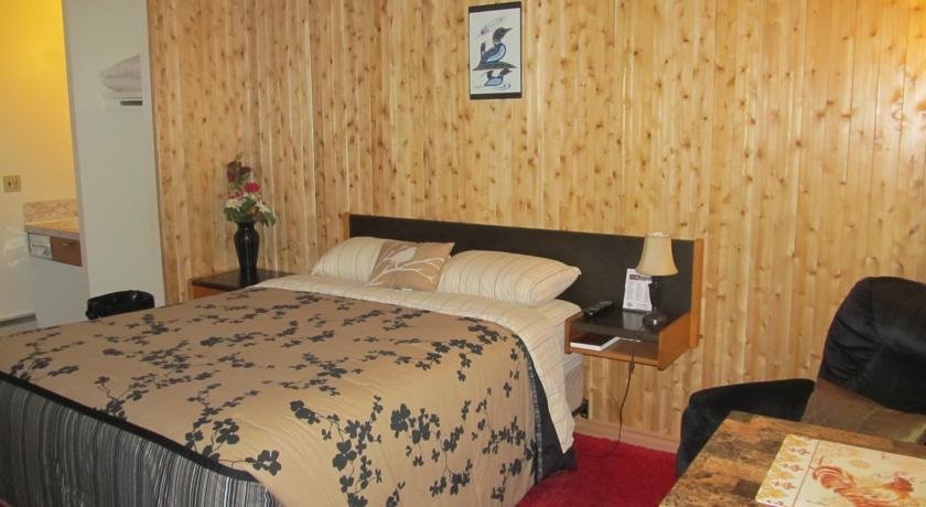 Hide Away Motel Dryden Regional Airport Canada thumbnail