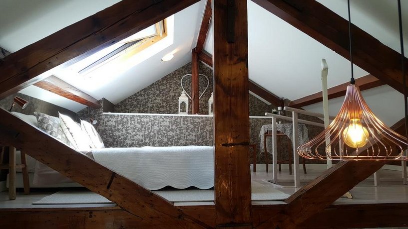 Studios with Mezzanine Rua da Moeda