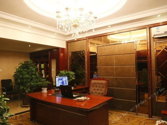 Dunhuang Longfeng Hotel