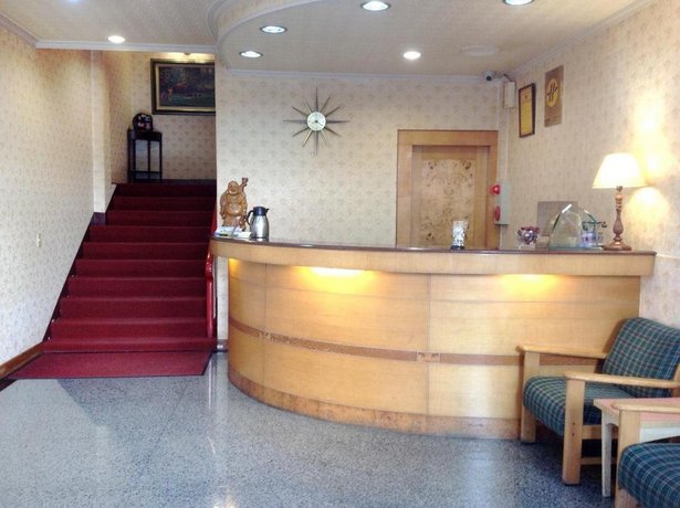 Long Cherng Hotel