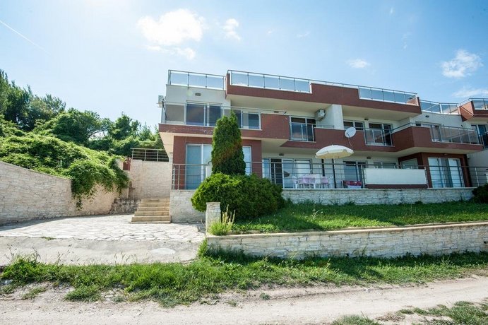 Momchil Villas