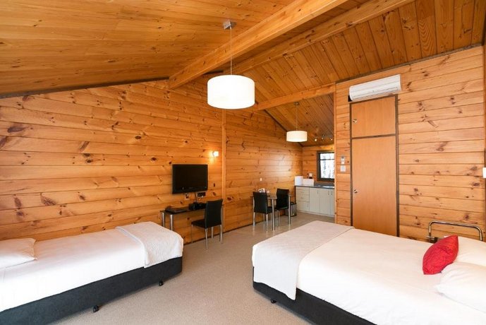 Lockwood Manor Motel