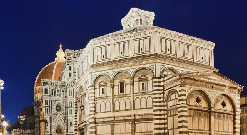 A Due Passi Dall'Accademia