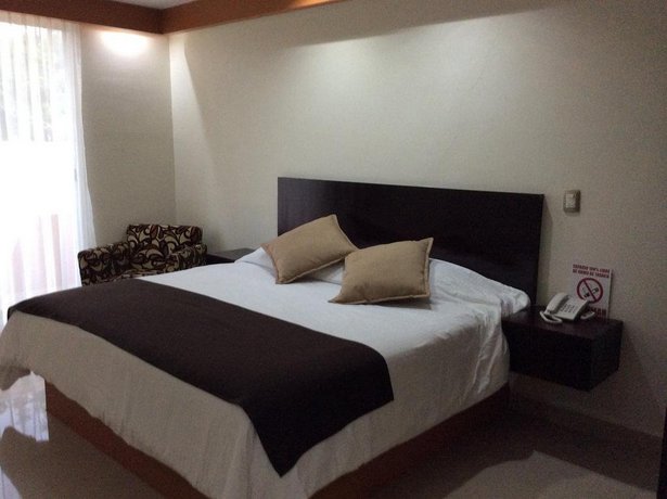 Hotel La Media Luna Inn