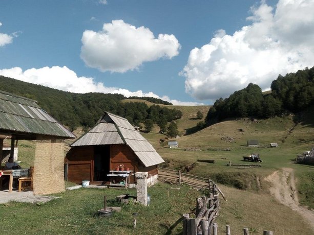 Chalet Scepanovic