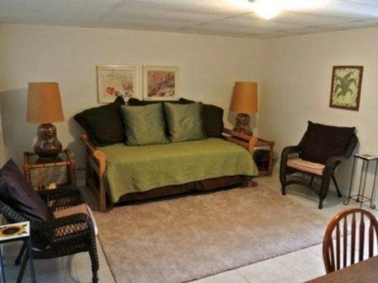 Gulf Breeze - One Bedroom Cottage