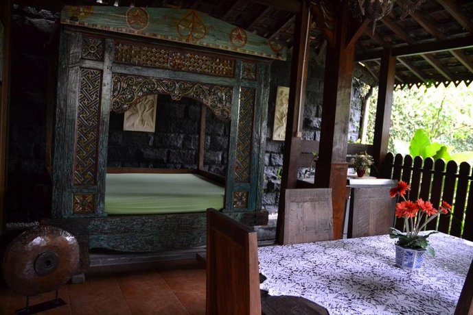 Ndalem Suryo Saptono Guest House