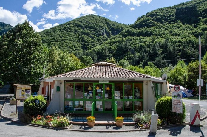Camping Les Eaux Chaudes