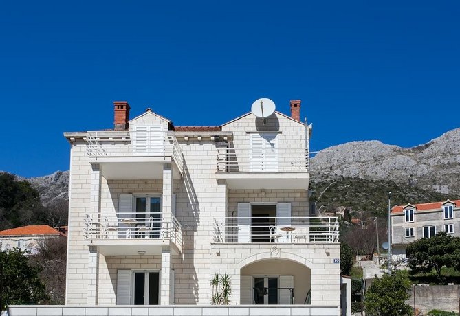 Apartments Pralas