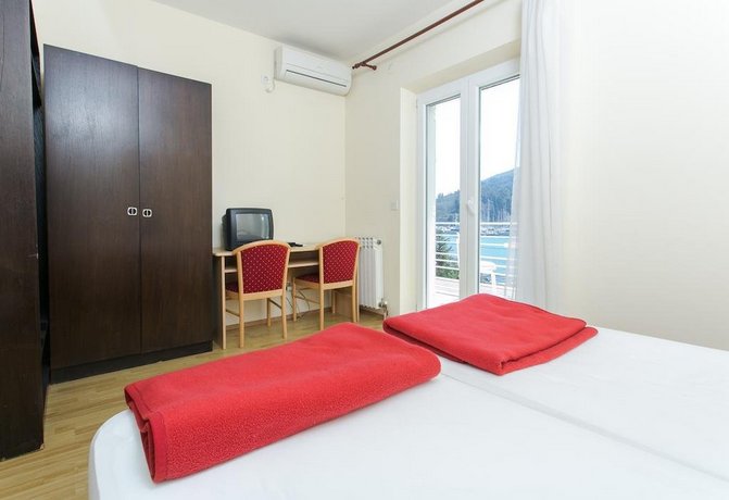 Apartments Pralas