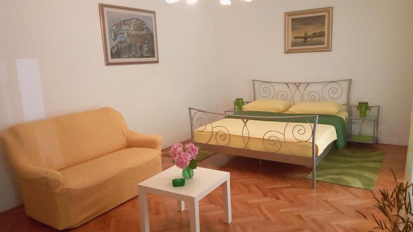 Apartment AB Batala