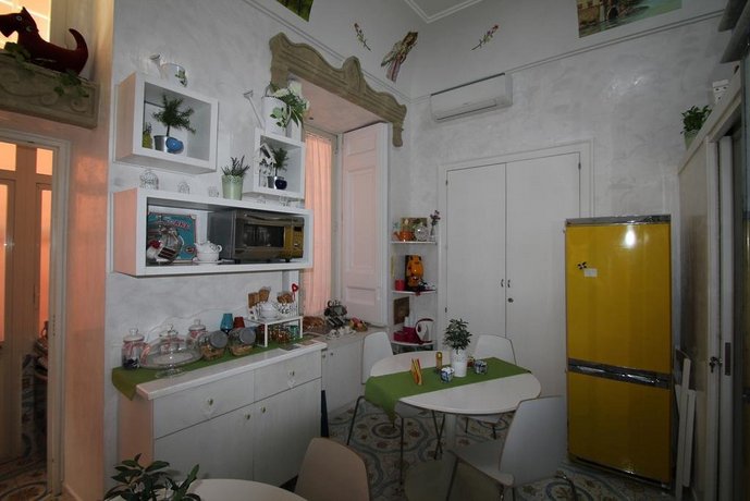 Le Vie Di Napoli B&B