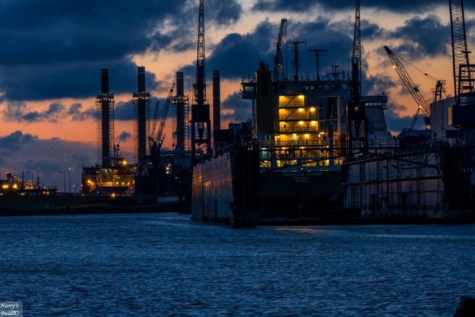 Am neuen Hafen