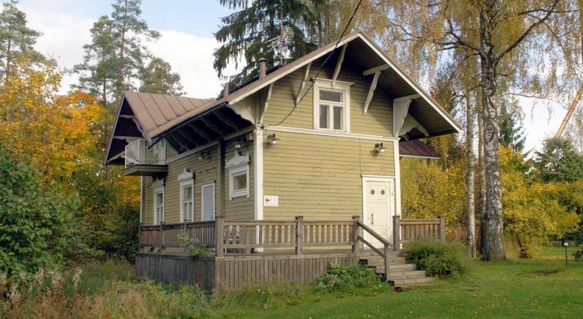 Kartanohotelli Karhulan Hovi