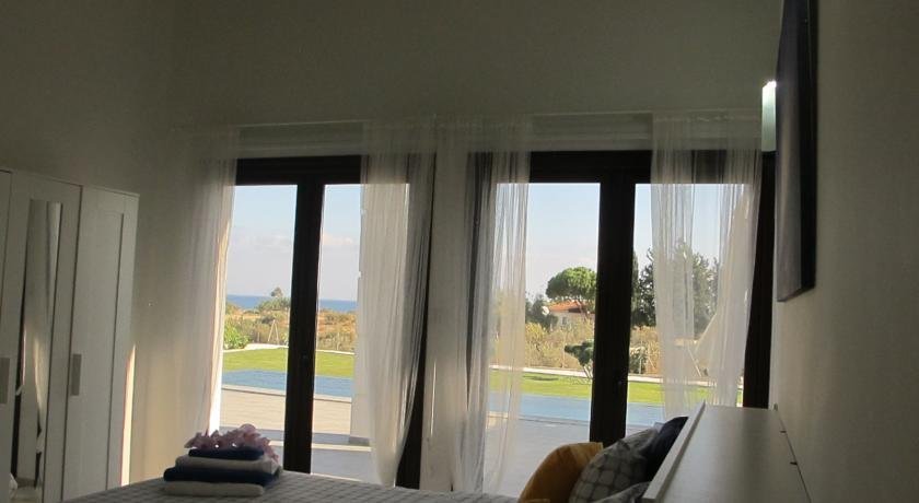 Villa Olivo Maroni